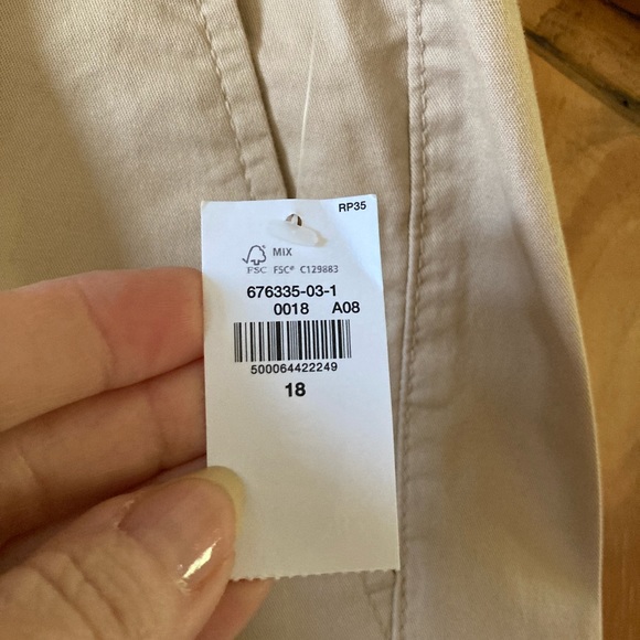 Women Old Navy Everyday High Rise tan khaki chino shorts size 18 - NWT - Picture 4 of 10